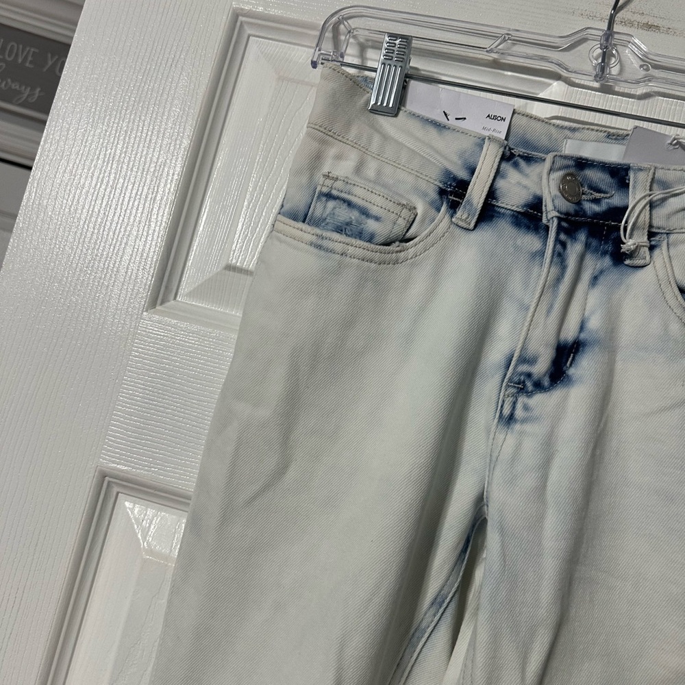 NWT Women's Vervet Alison Flared White Wash Jeans - Picture 5 of 14